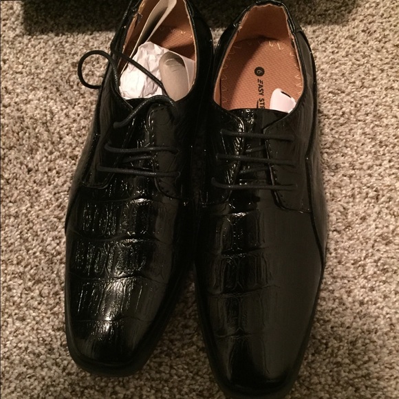 Boys black size 6 - Picture 2 of 4